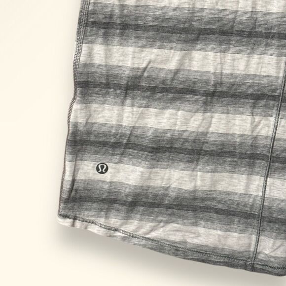 Lululemon Find Your Zen High Neck Tank Top Grey White Striped Sz 4 - Picture 2 of 6